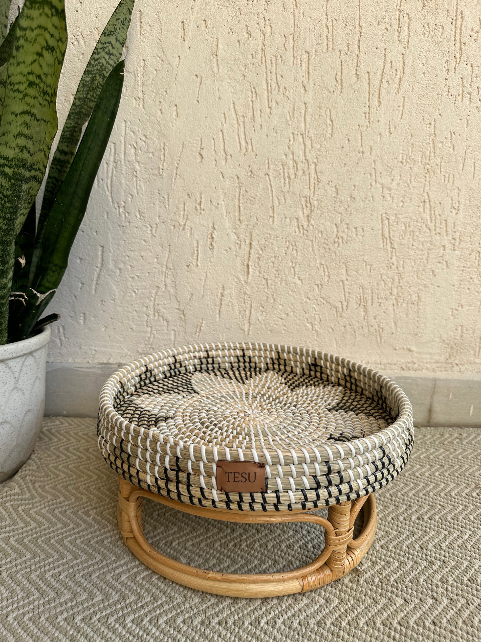 Rattan Round Table Tray Enhance your Dream Home with our curated selection of premium Home Décor items. This beautifully handwoven multi use seagrass and rattan tray table is ideal for bathroom essentials, decorating the coffee table, can be kept beside the bed or sofa and house warming gifts. TESU