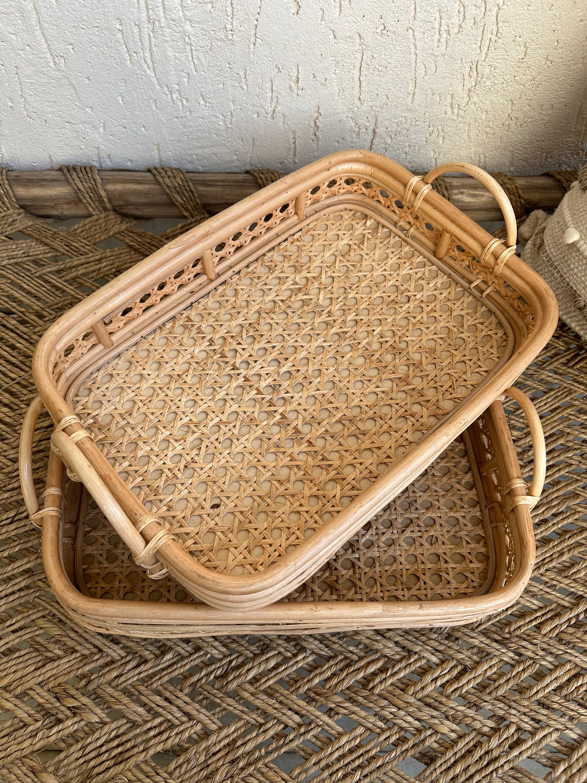 Designer Rattan Cut Work Tray With Handle - TESU