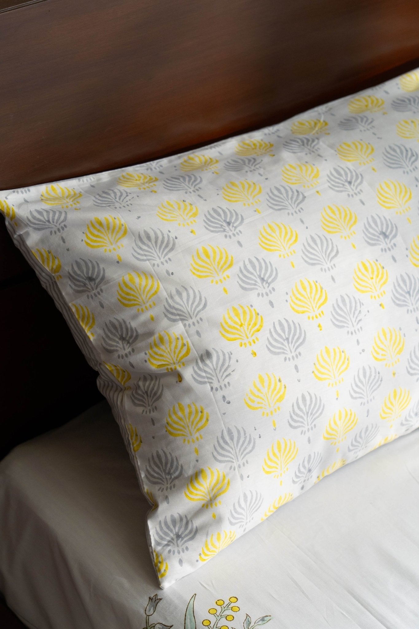 Champa Bloom Bedsheet With Pillow Covers - TesuBedsheet