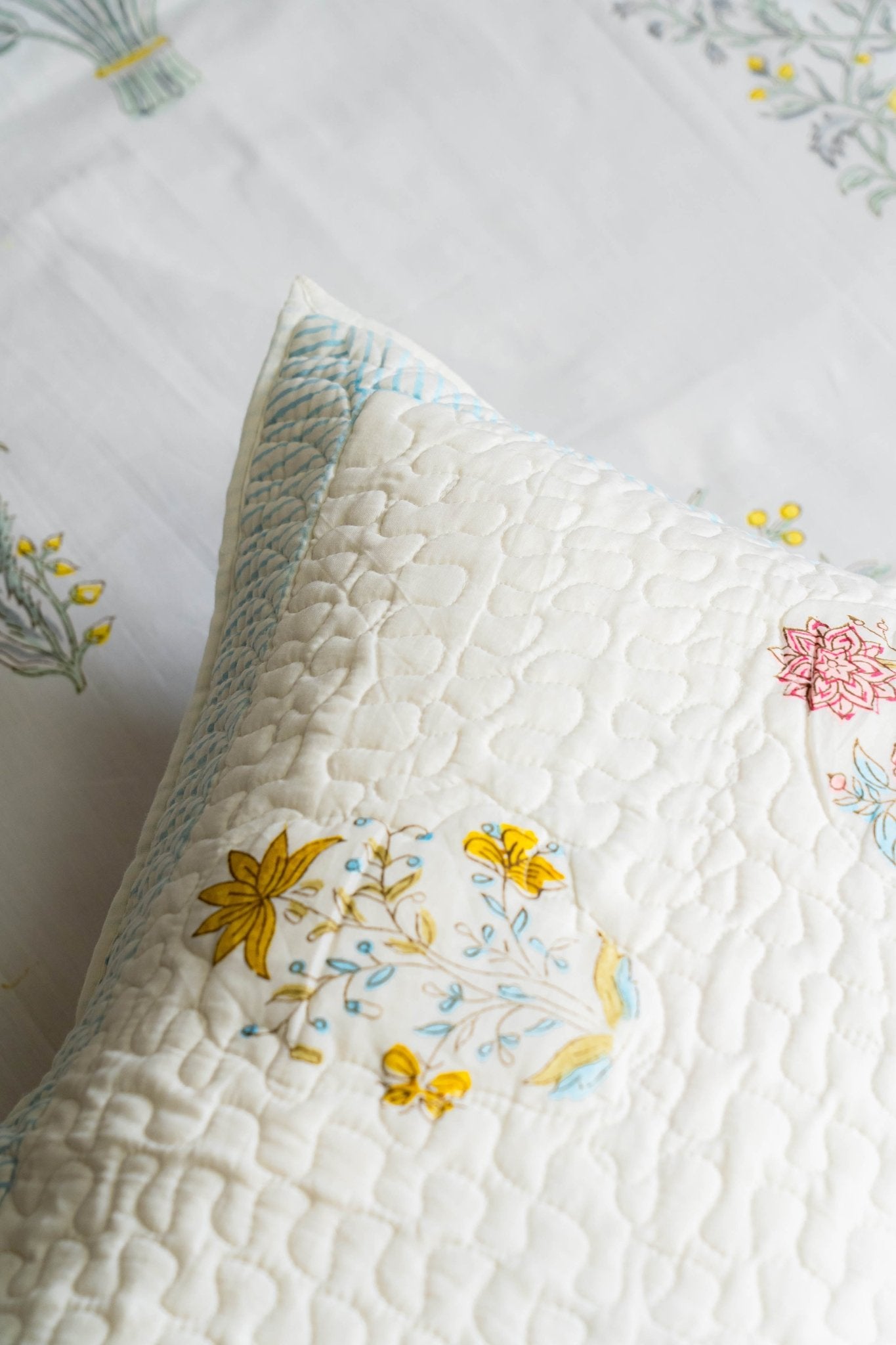 Champa Saanjh Quilted Bed Cover - TesuFurnishing
