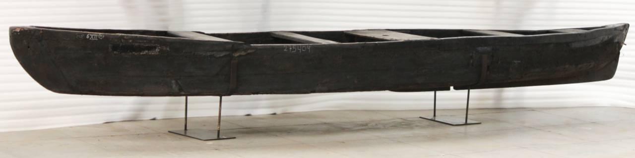 Heritage Voyager: Traditional Long Boat - TesuSculpture