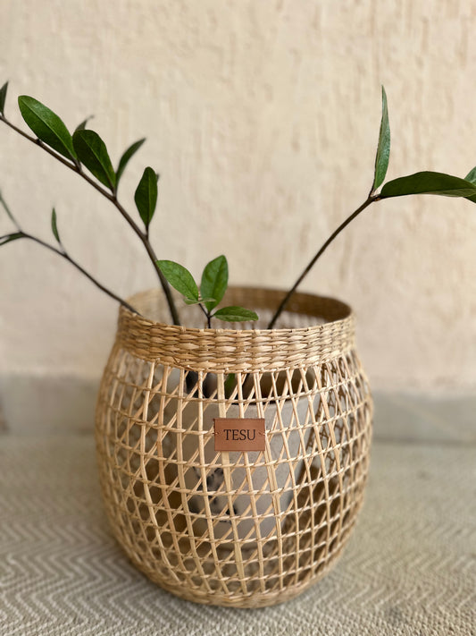 Enhance your Dream Home with our curated selection of premium Home Décor items. Seagrass Plant Holder are perfect for decorating your home, living room decor, bedroom interior touches, beautiful cover pots and much more. Hand-woven by our artisans from sustainable Sea grass these storage baskets are great for storing and have high aesthetic appeal. TESU
