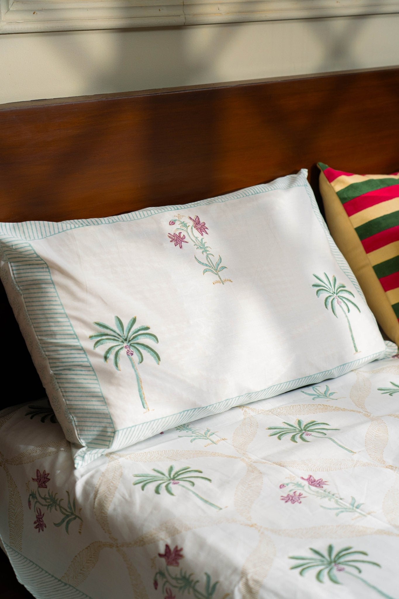Palm Saanjh Bedsheet With Pillow Covers - TesuBedsheet