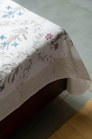 Pastel Petal Bedsheet With Pillow Covers - TesuBedsheet