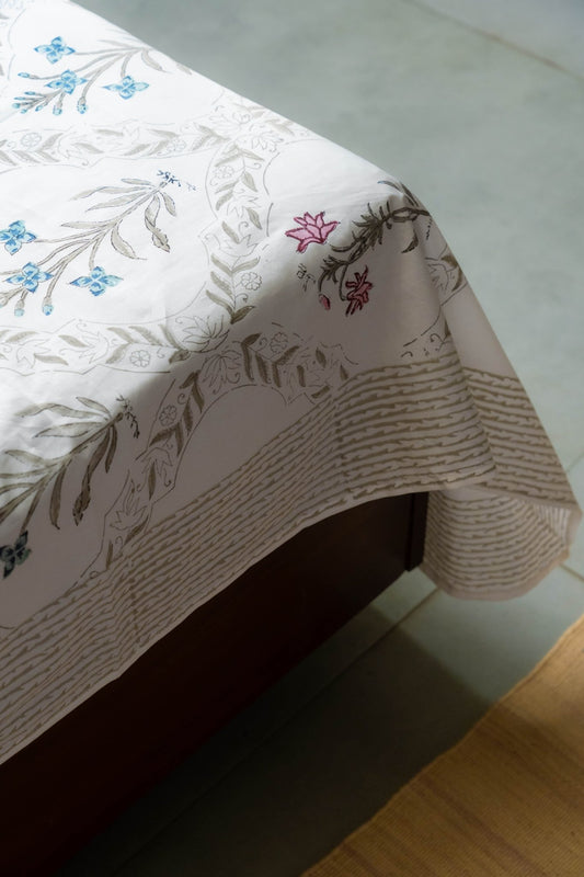 Pastel Petal Bedsheet With Pillow Covers - TesuBedsheet