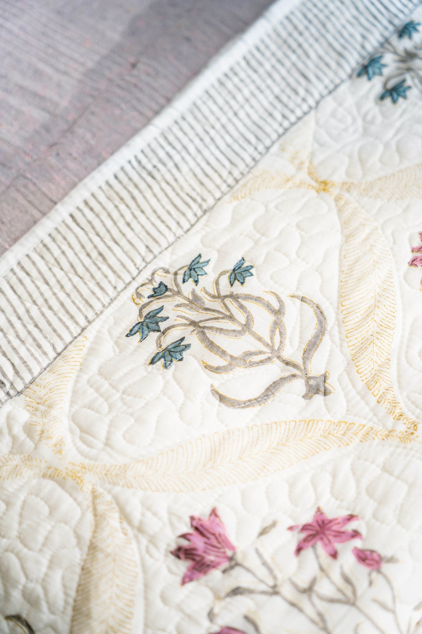Phoolkari Quilted Bed Cover - TesuFurnishing