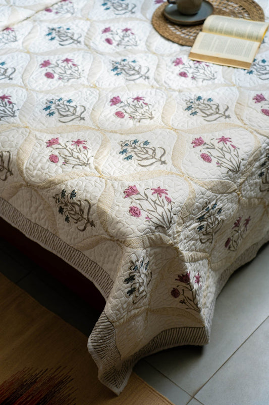 Phoolkari Quilted Bed Cover - TesuFurnishing