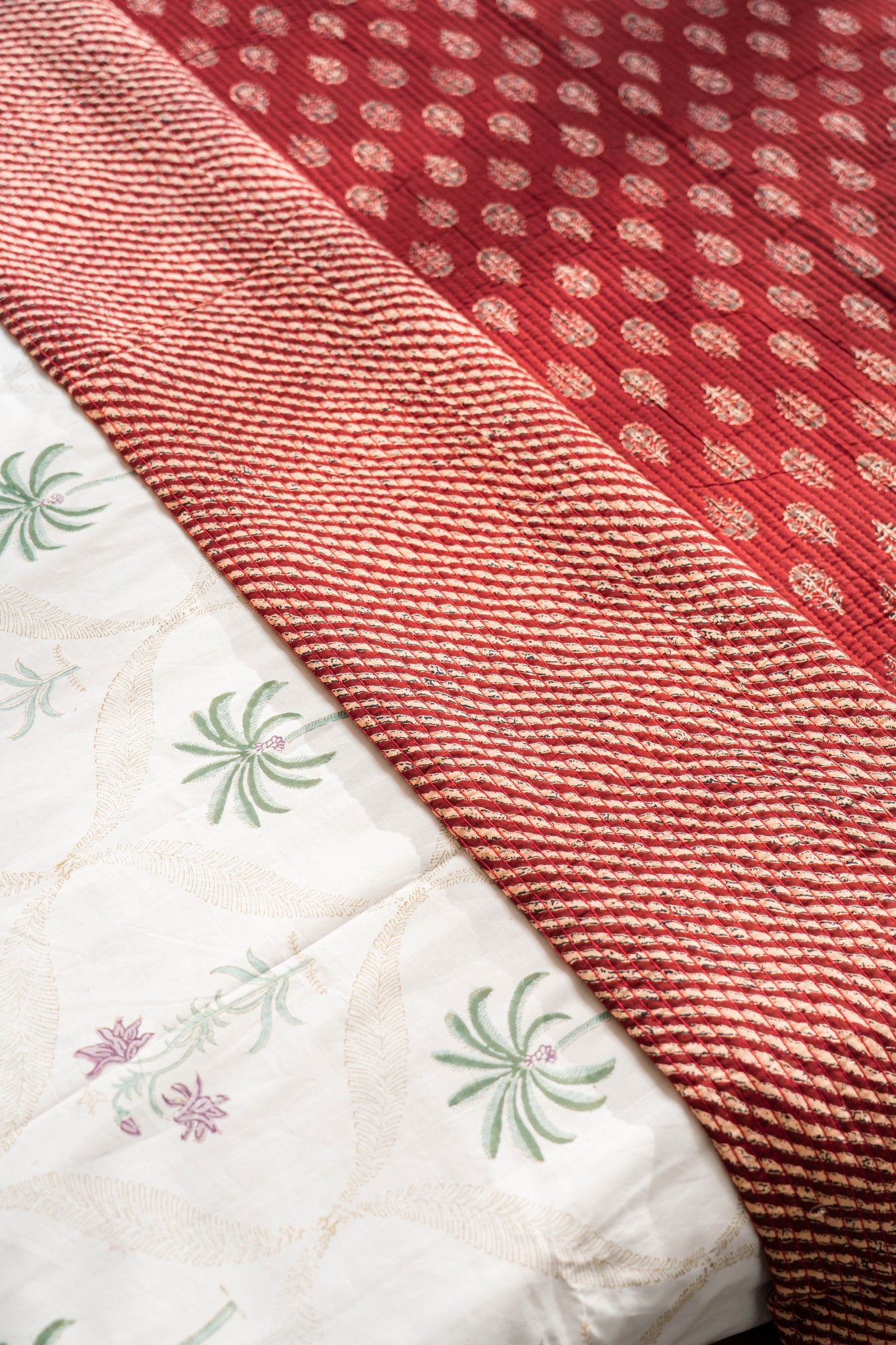 Surkh Baagh Dual Side Bedcover - TesuFurnishing