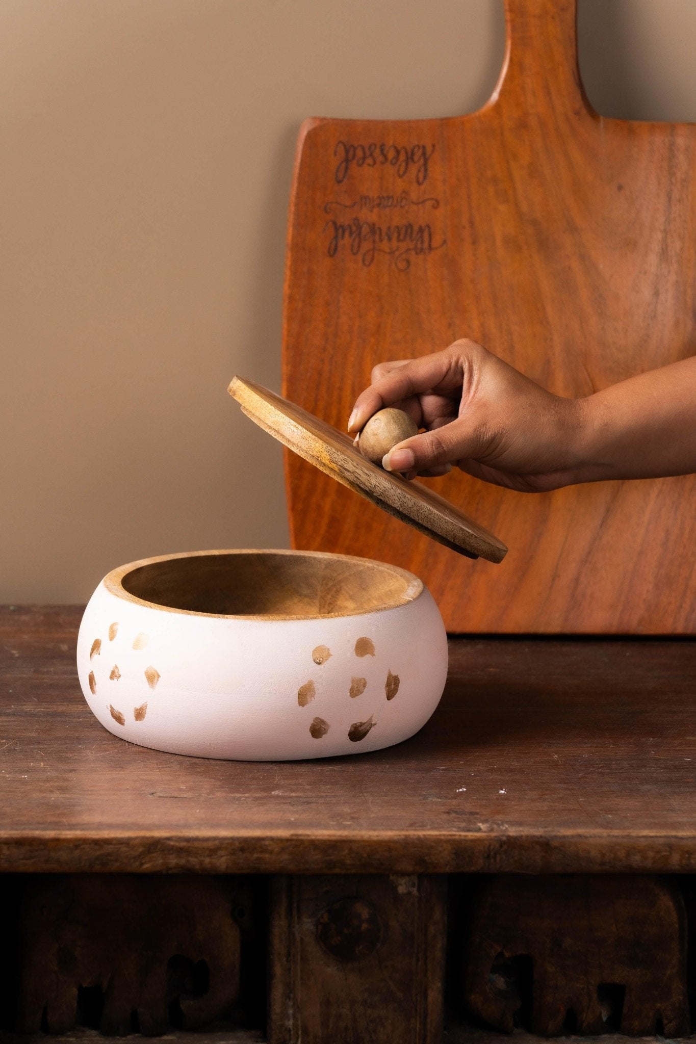 Side view of handcrafted roti box showing 3.5 inch height and traditional design for keeping flatbreads warm