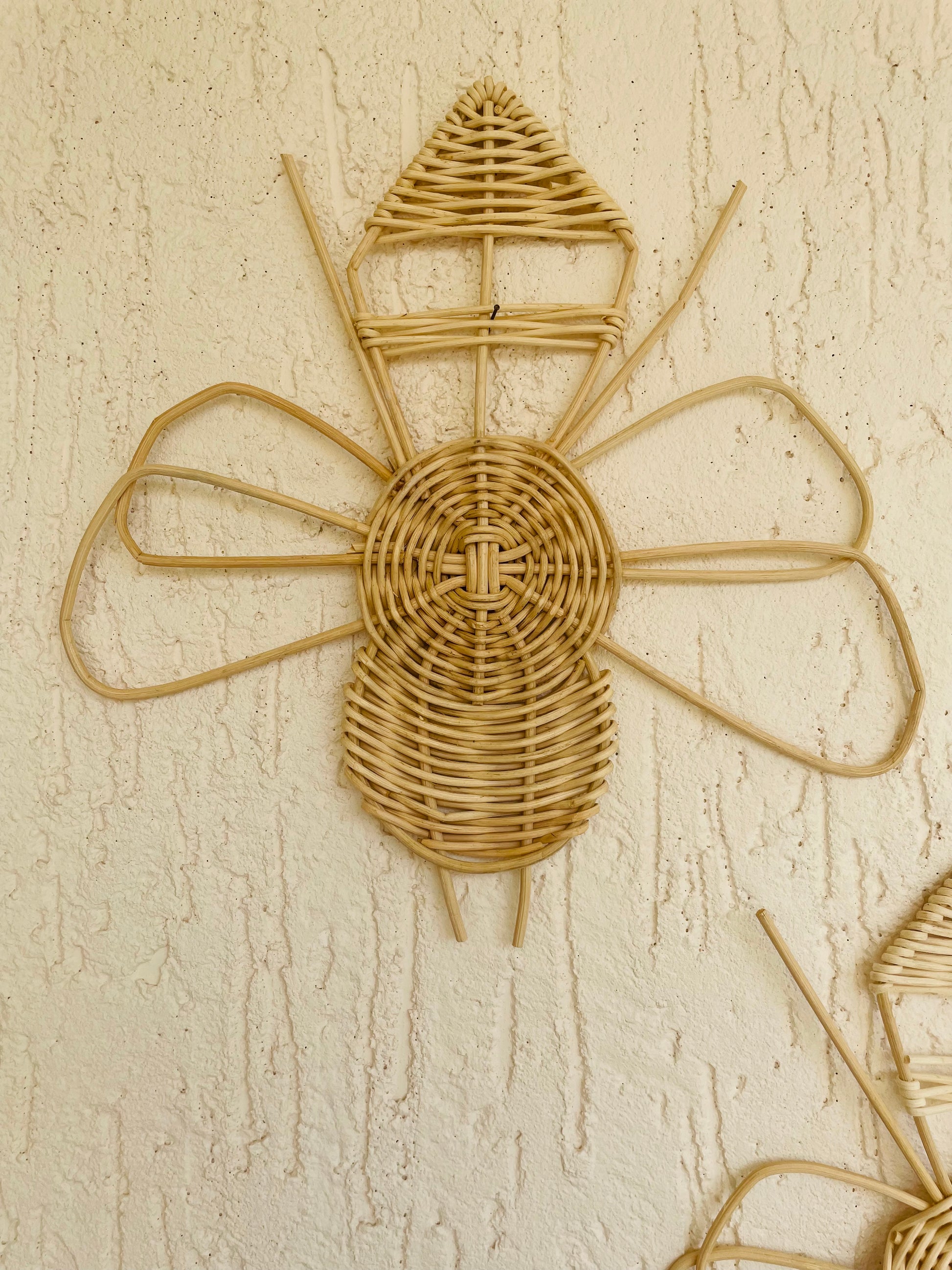  Bees cane wall décor, Bohemian wall art, Cafe wall decorations, Children's room décor, Entryway wall décor, Floral wall art, Handcrafted wall décor, Home decor accents, Iron frame wall art, Living room wall art, Restaurant wall art, Rustic wall décor, Set of 2 wall art, Unique wall décor, tesu