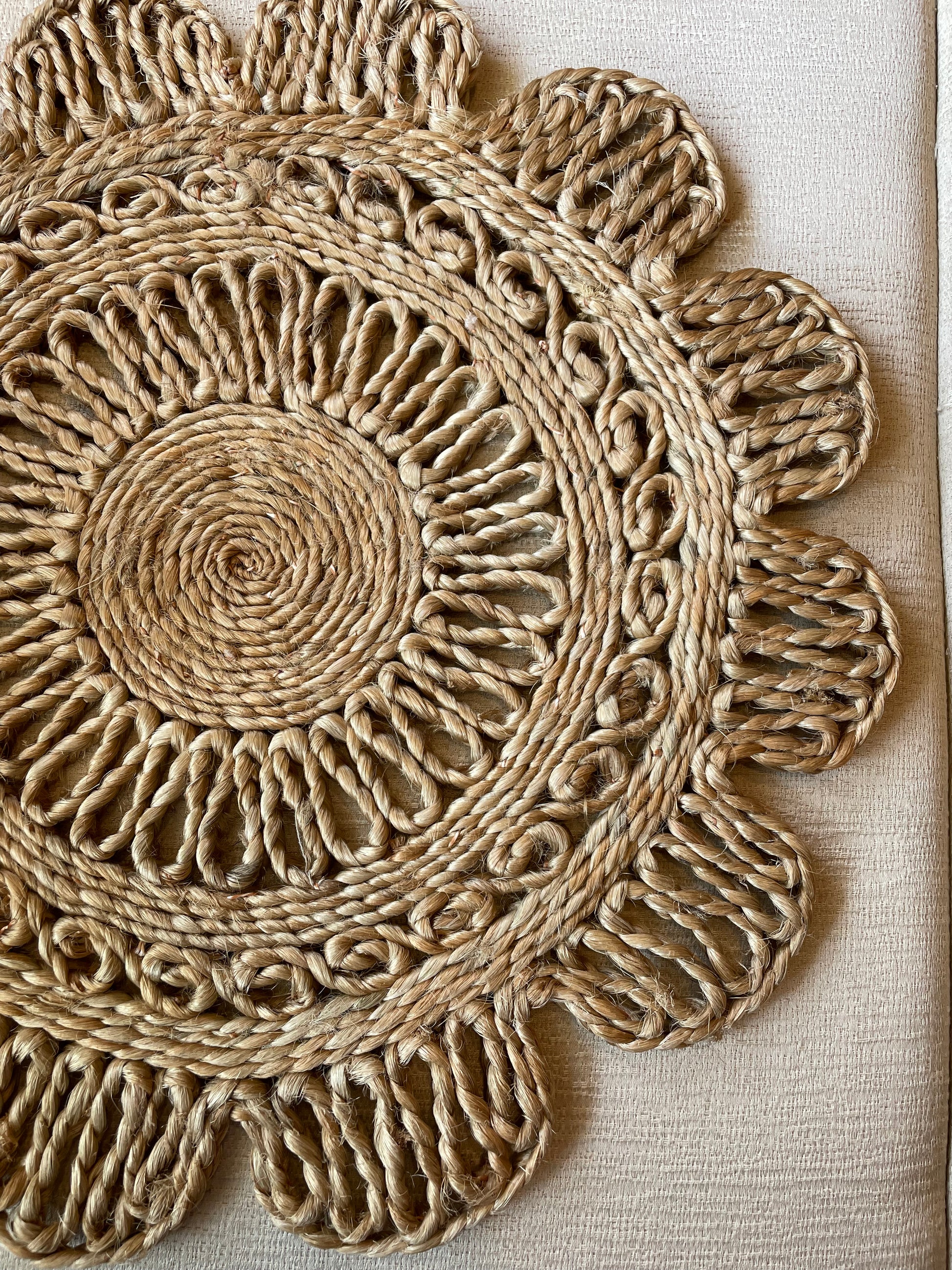  Beautiful Laces, Coloured Crockery, Dining Experience, Eco-Friendly Tableware, Hand-woven Jute Placemats, Jute Home Décor, Natural Jute, Neutral Colour, Table Mats, Wall décor, White Crockery, tesu