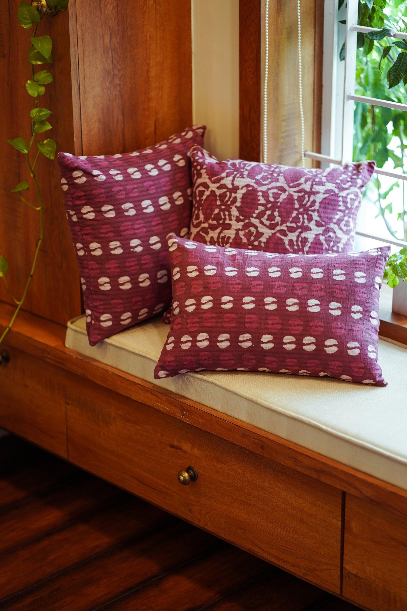 Magenta Pink and White Handblock Printed Cotton Cushion Cover – Design - 1 - TesuCushion Covers