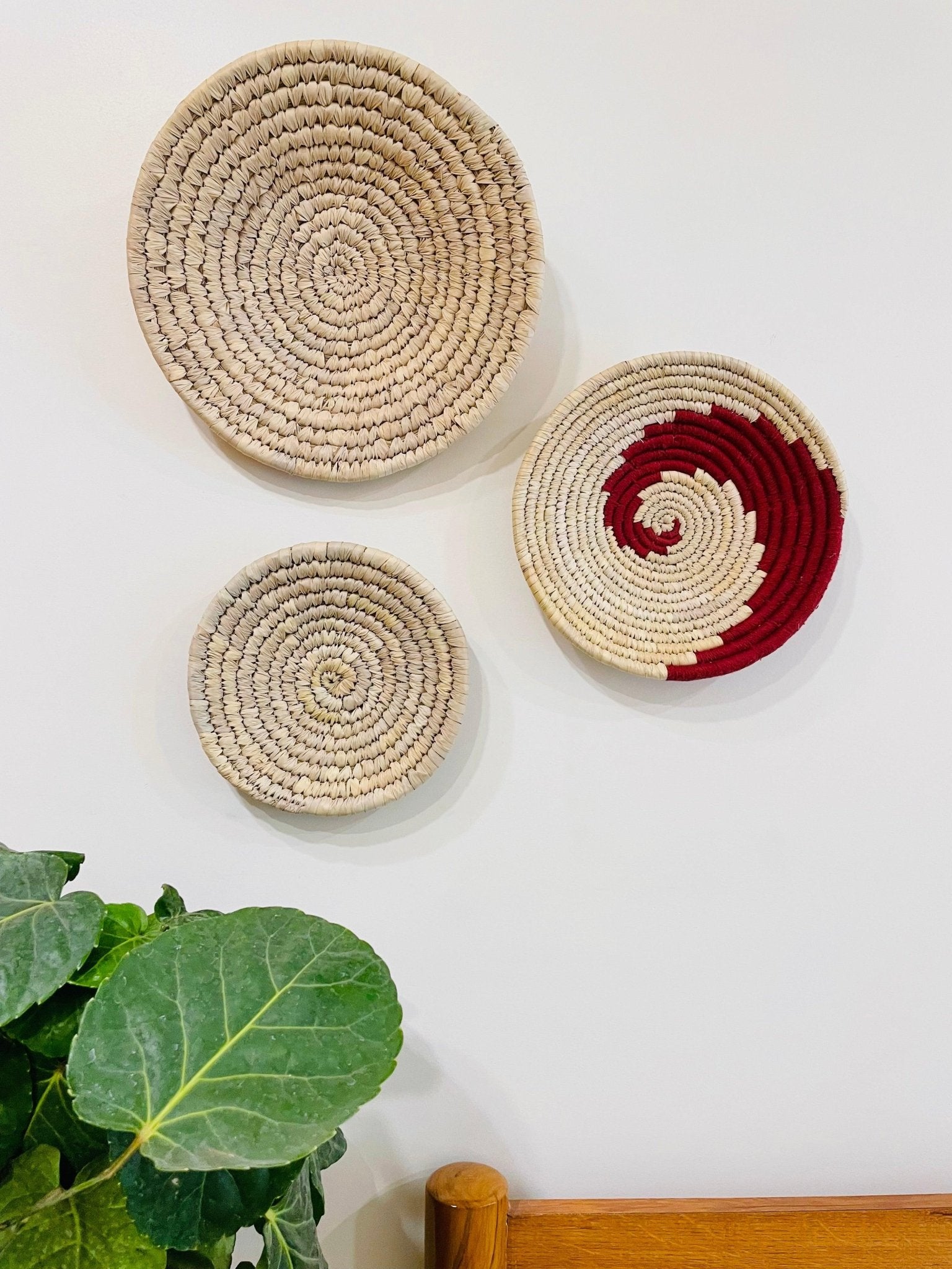 Palm Leaf Woven Plate - Natural and Maroon - TesuWall Decor