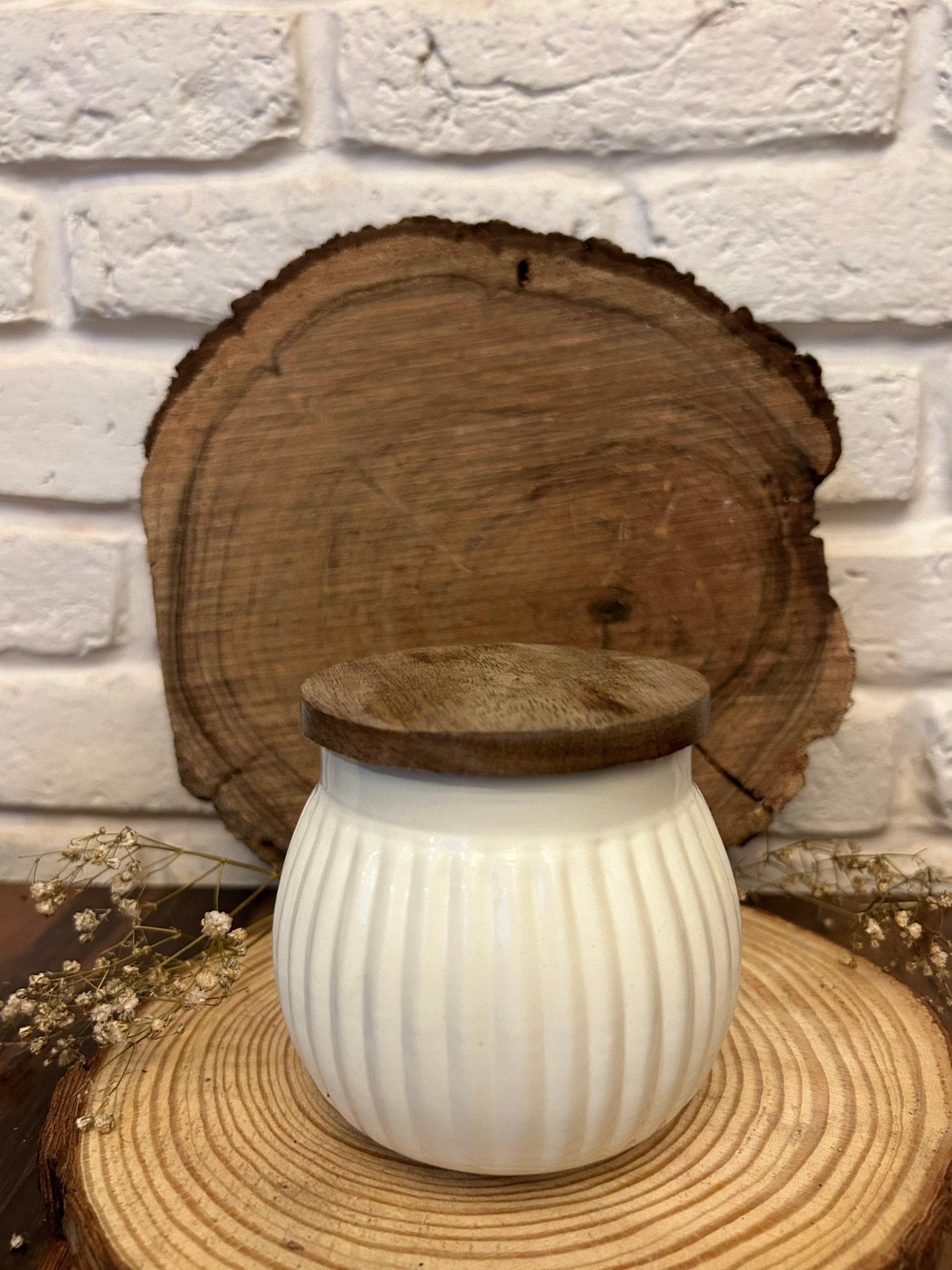 White Pleated Candle with Wooden Lid - TesuCandles & Candle Holders