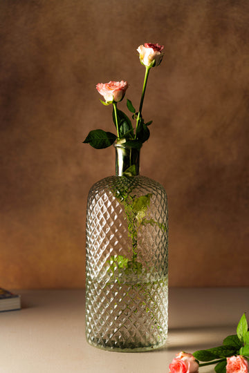 Genda Saaj Ribbed Diamond Glass Vase