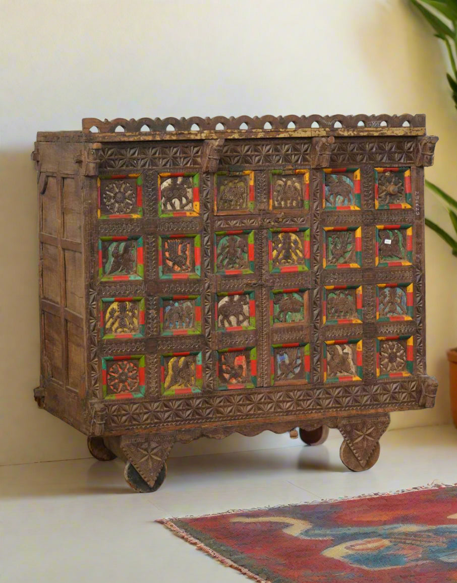 The Adivasi Kala Damachiya is a striking embodiment of India’s indigenous craftsmanship, handcrafted from seasoned teak wood and adorned with intricately carved tribal motifs. 