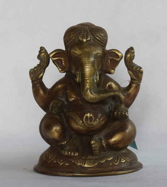 &nbsp;This handcrafted statue features Ganesha in a joyful seated pose, with raised hands radiating positivity and protection. 