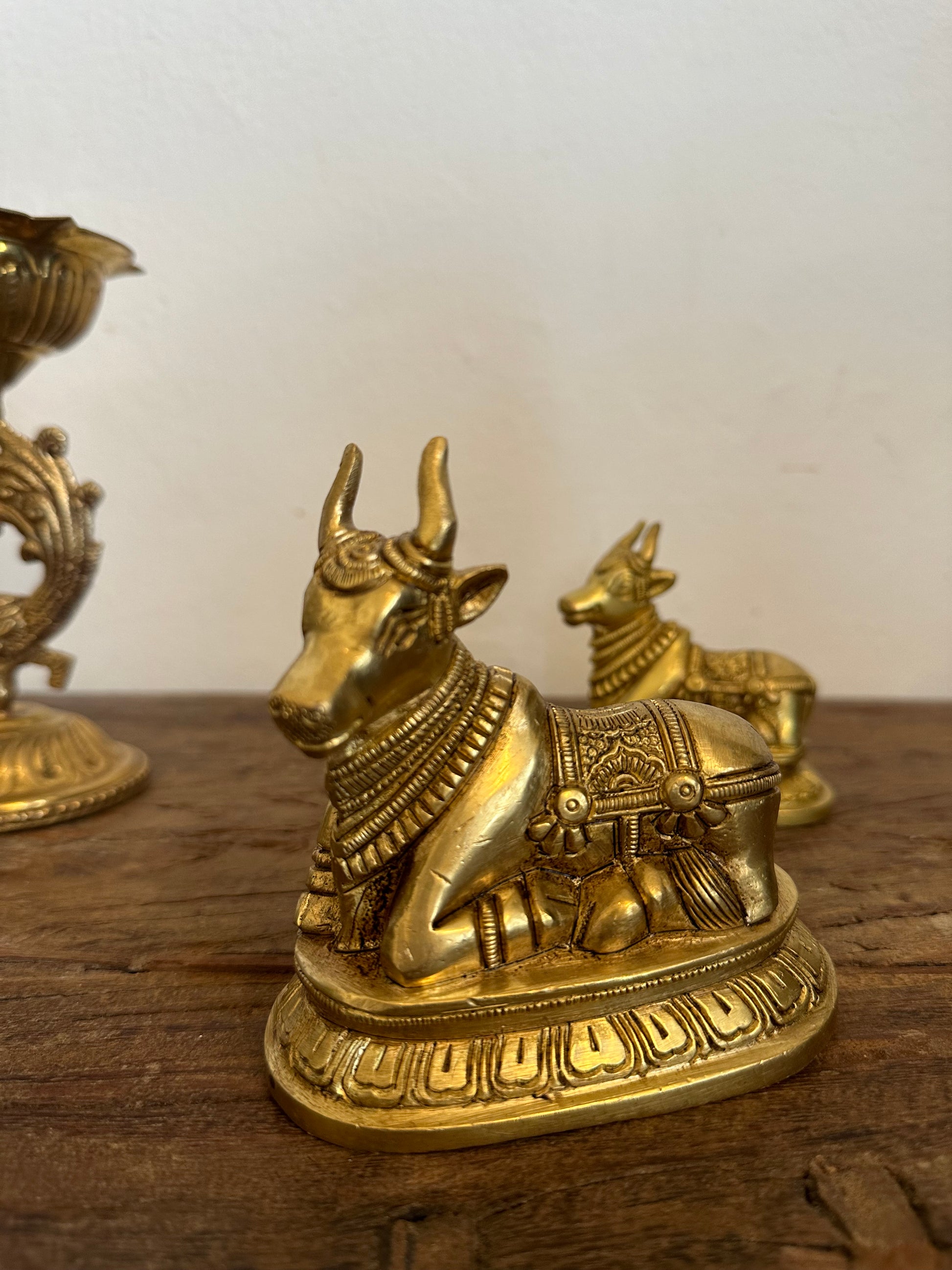 Antique Brass Nandi Idol Nandi Idol for Home Decor Sacred Bull Nandi Hindu Mythology Nandi Lord Shiva's Vahana Nandi Nandi Gatekeeper of Shiva Auspicious Nandi Statue Brass Hindu Deity Statues Nandi Bull Figurine Religious Nandi Idol