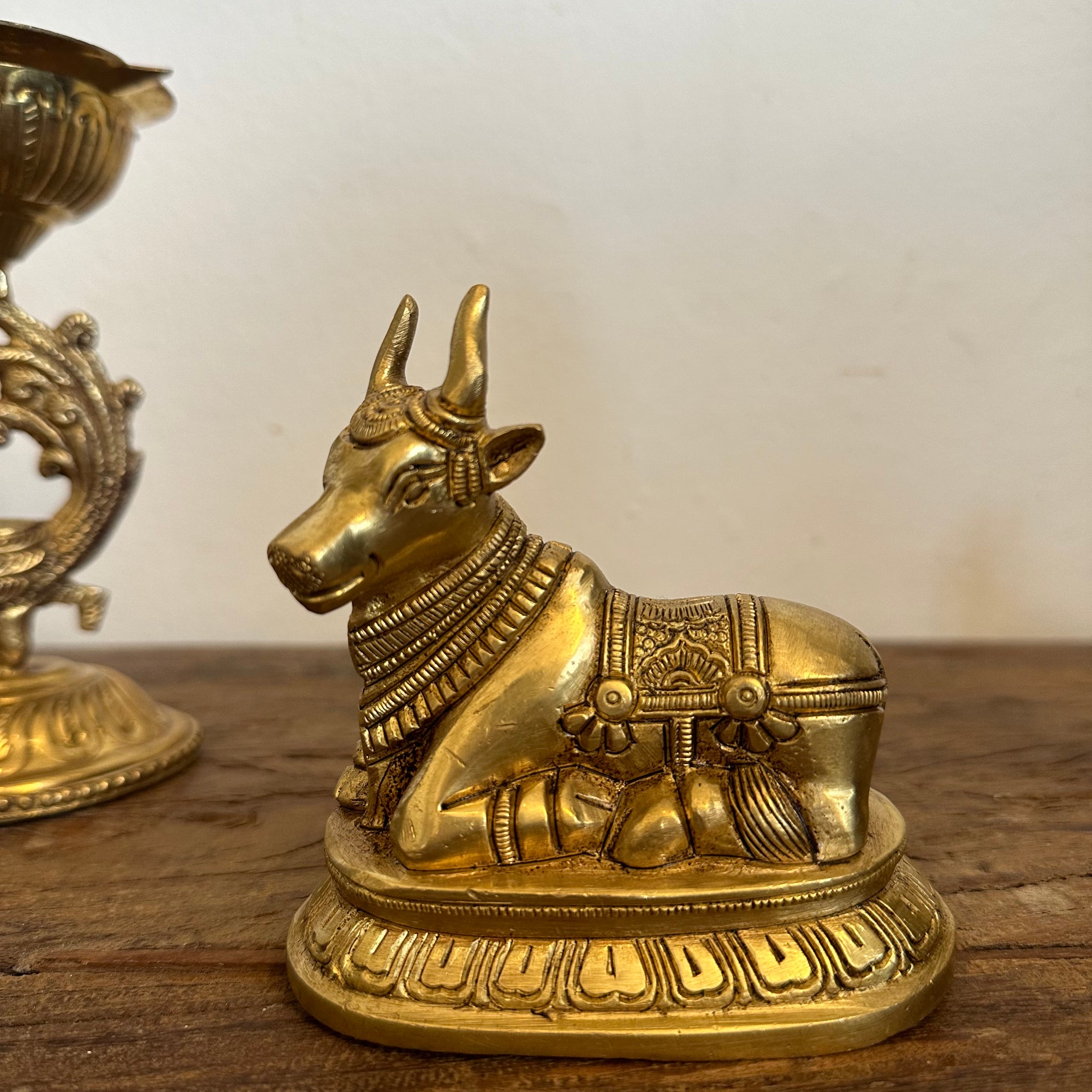 Antique Brass Nandi Idol Nandi Idol for Home Decor Sacred Bull Nandi Hindu Mythology Nandi Lord Shiva's Vahana Nandi Nandi Gatekeeper of Shiva Auspicious Nandi Statue Brass Hindu Deity Statues Nandi Bull Figurine Religious Nandi Idol