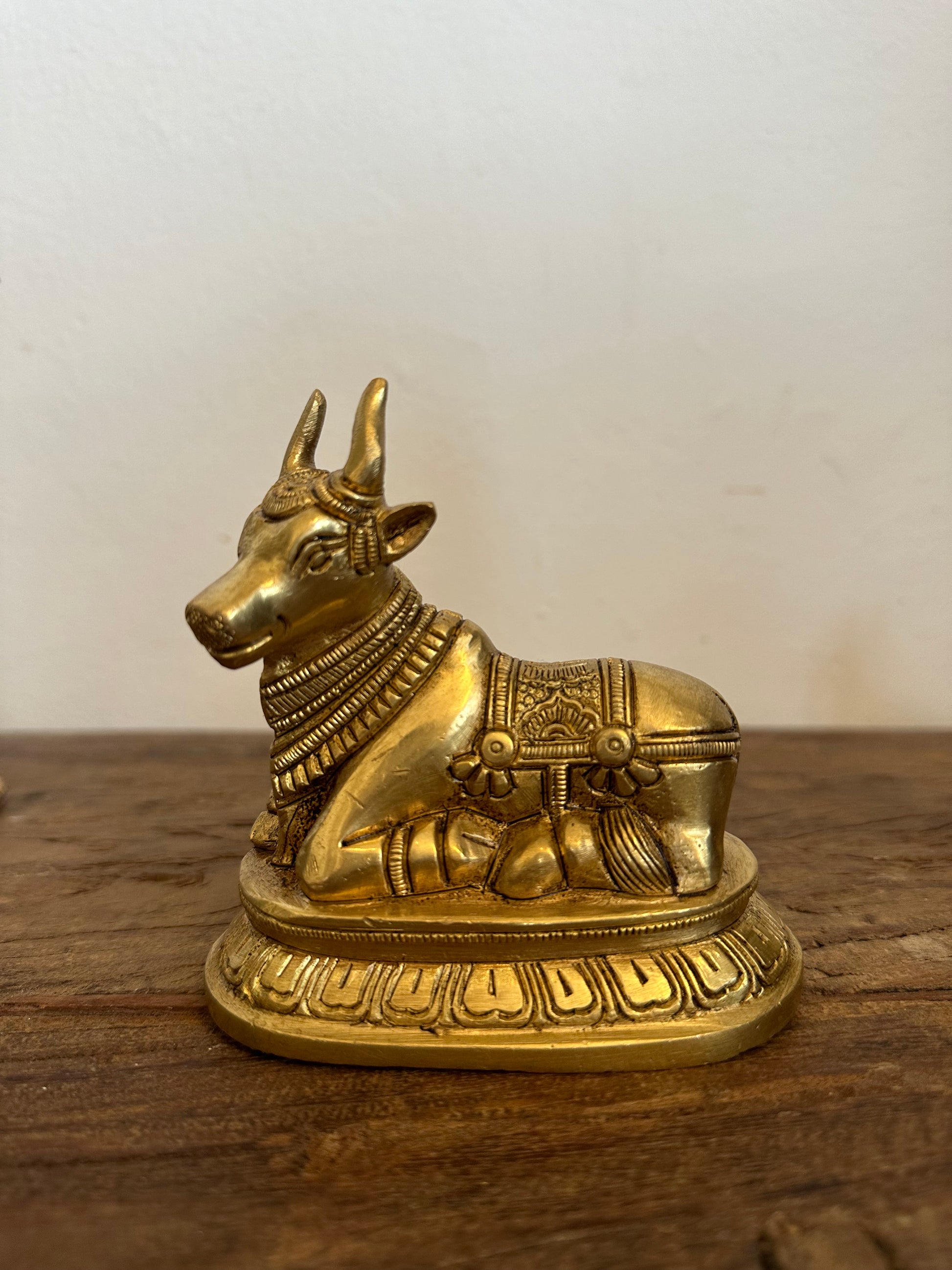 Antique Brass Nandi Idol Nandi Idol for Home Decor Sacred Bull Nandi Hindu Mythology Nandi Lord Shiva's Vahana Nandi Nandi Gatekeeper of Shiva Auspicious Nandi Statue Brass Hindu Deity Statues Nandi Bull Figurine Religious Nandi Idol