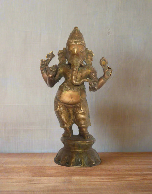 Standing gracefully on a lotus pedestal, this brass statue reflects the childlike spirit (Bal Swarupa) of Ganesha – the beloved deity of wisdom, new beginnings, and the remover of obstacles. 