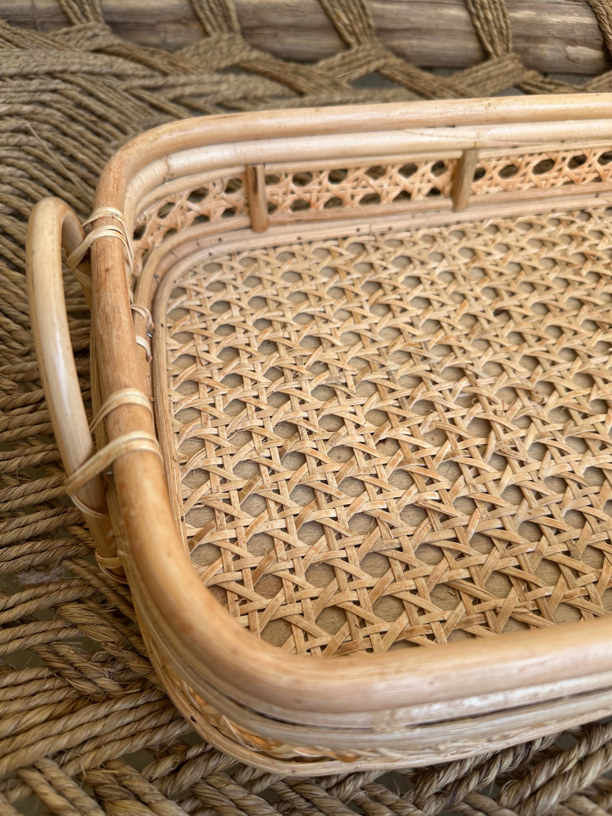 This lovely rattan tray is a must have to create stylish spaces. In effortlessly chic hand-woven cane with detailed wicker pattern makes it an eye catcher. This multipurpose tray look gorgeous on a coffee table with plants and candles , storage for blankets in living room or place them in bathroom with rolled up towels to merge functionality with stylish charm. TESU