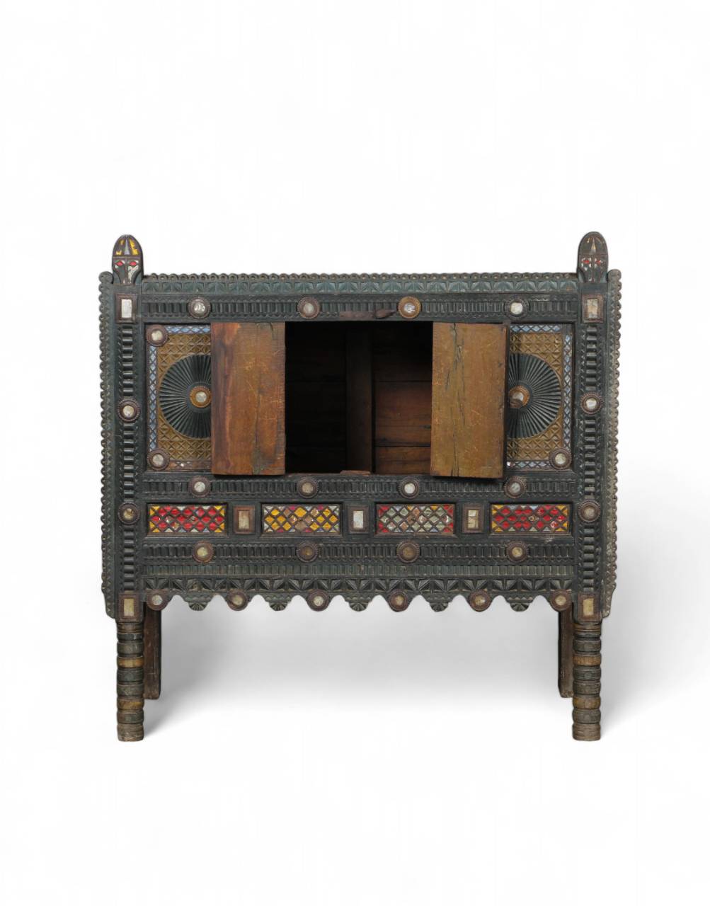  Each detail reflects the stories of rural artisans, bringing warmth, culture, and character to modern living spaces. 