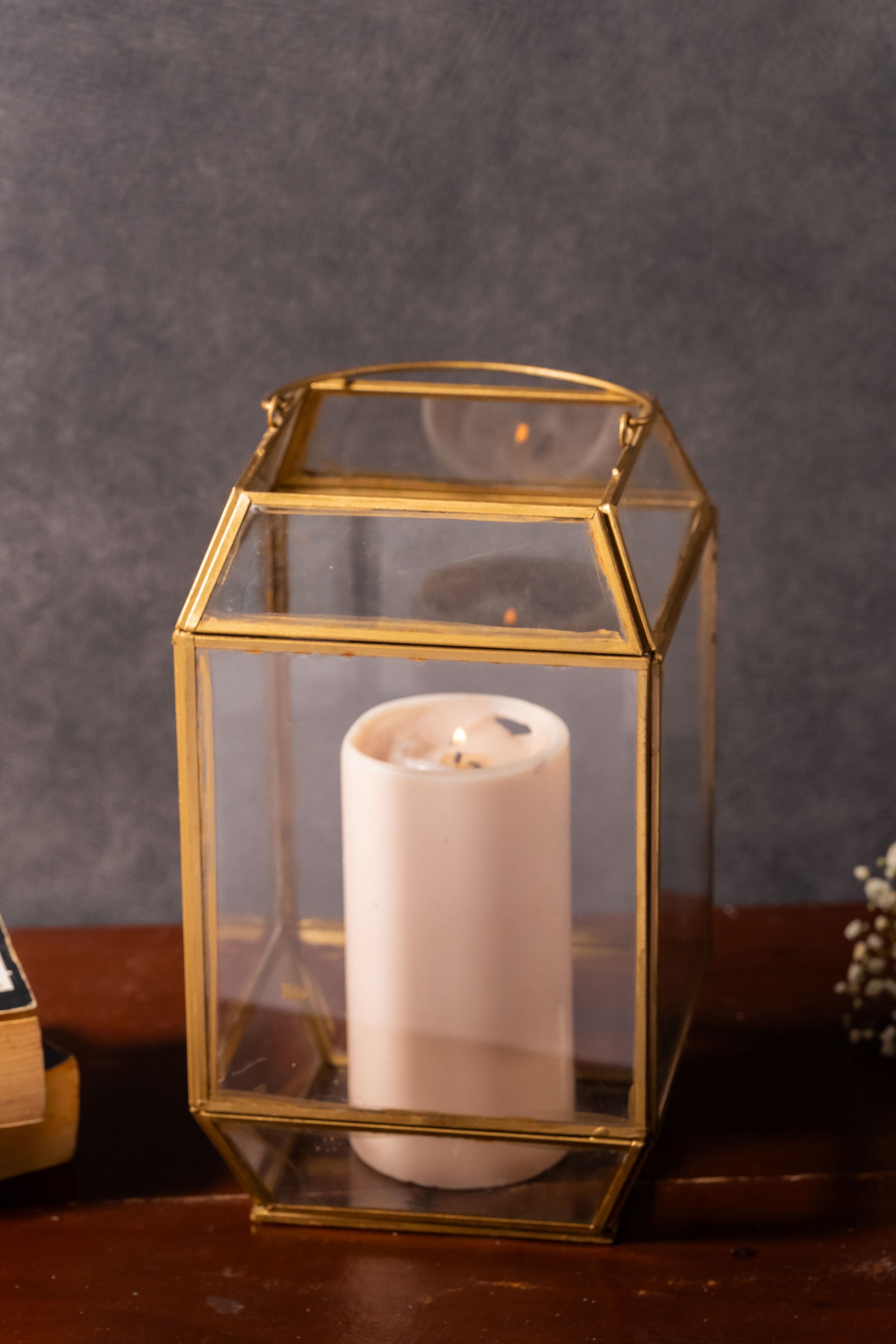 modern elegance lantern
clear glass candle holders
golden metal frame lantern
ambient glow lighting
stylish home decor
geometric design lantern
contemporary candle holder
versatile decor piece
indoor outdoor lanterns
timeless home accents
chic living room decor
elegant bedroom lighting
decorative lantern collection
warm lighting solutions
sophisticated home accessories