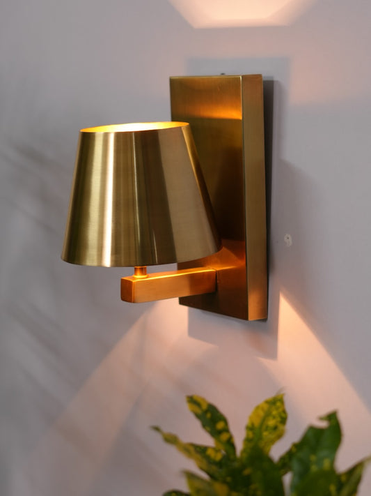 Golden Wall Lamp - TESU