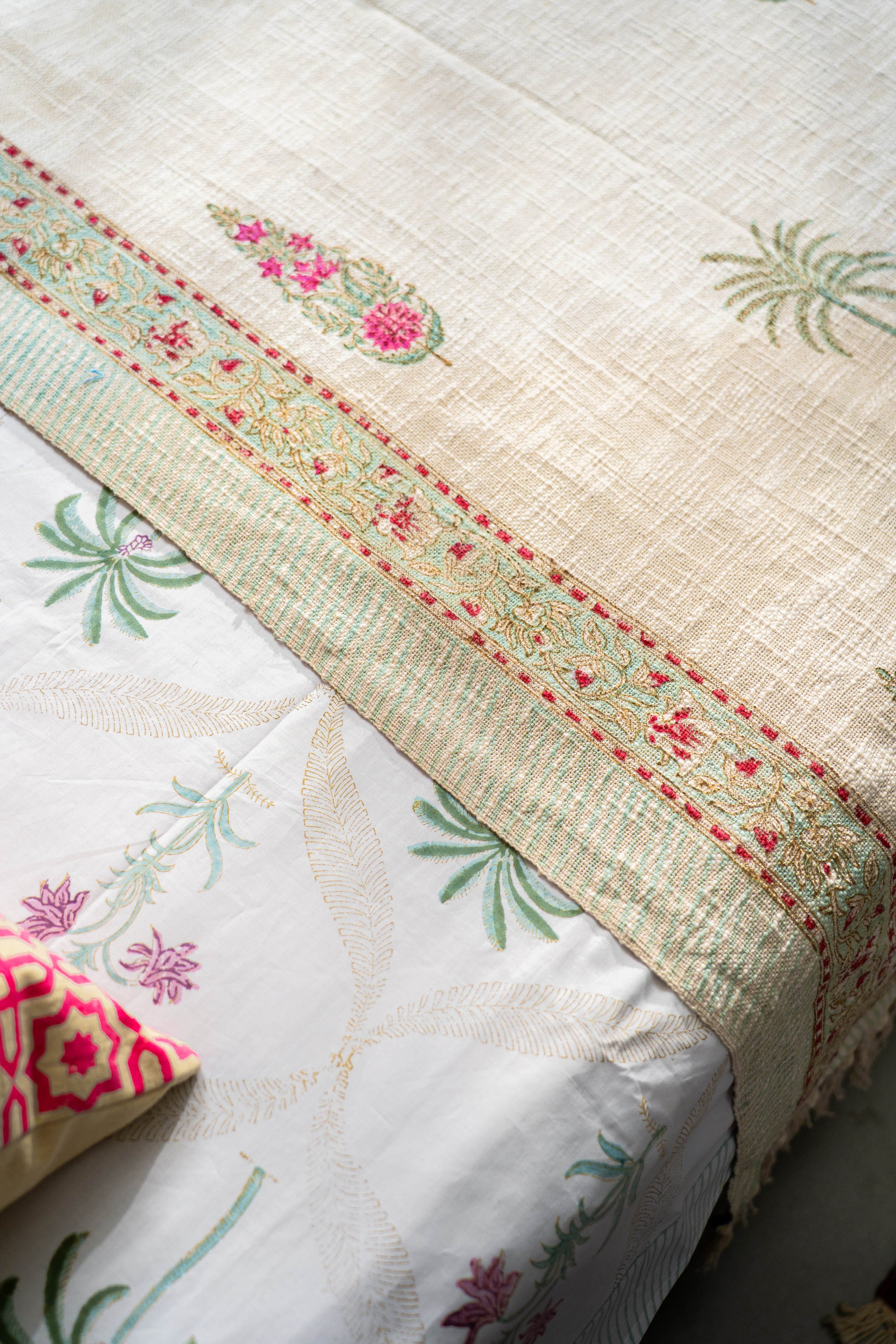  Lightweight yet cozy, it’s ideal for year-round use&nbsp; from cool summer nights to breezy monsoon evenings. Versatile, vibrant, and timeless&nbsp; this dohar is a must-have for lovers of handcrafted elegance.
 