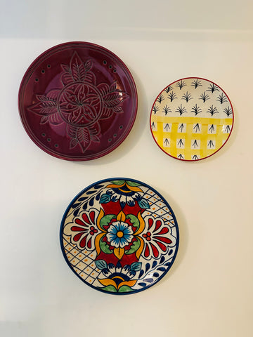 Classical wall decor Home decor wall plates Vibrant wall plates Unique wall accent pieces Living room wall decor Bedroom wall decor Handcrafted wall plates Hand-painted wall plates Indian artisans wall plates Decorative wall plates Wall plates with hook High-quality wall decor, tesu