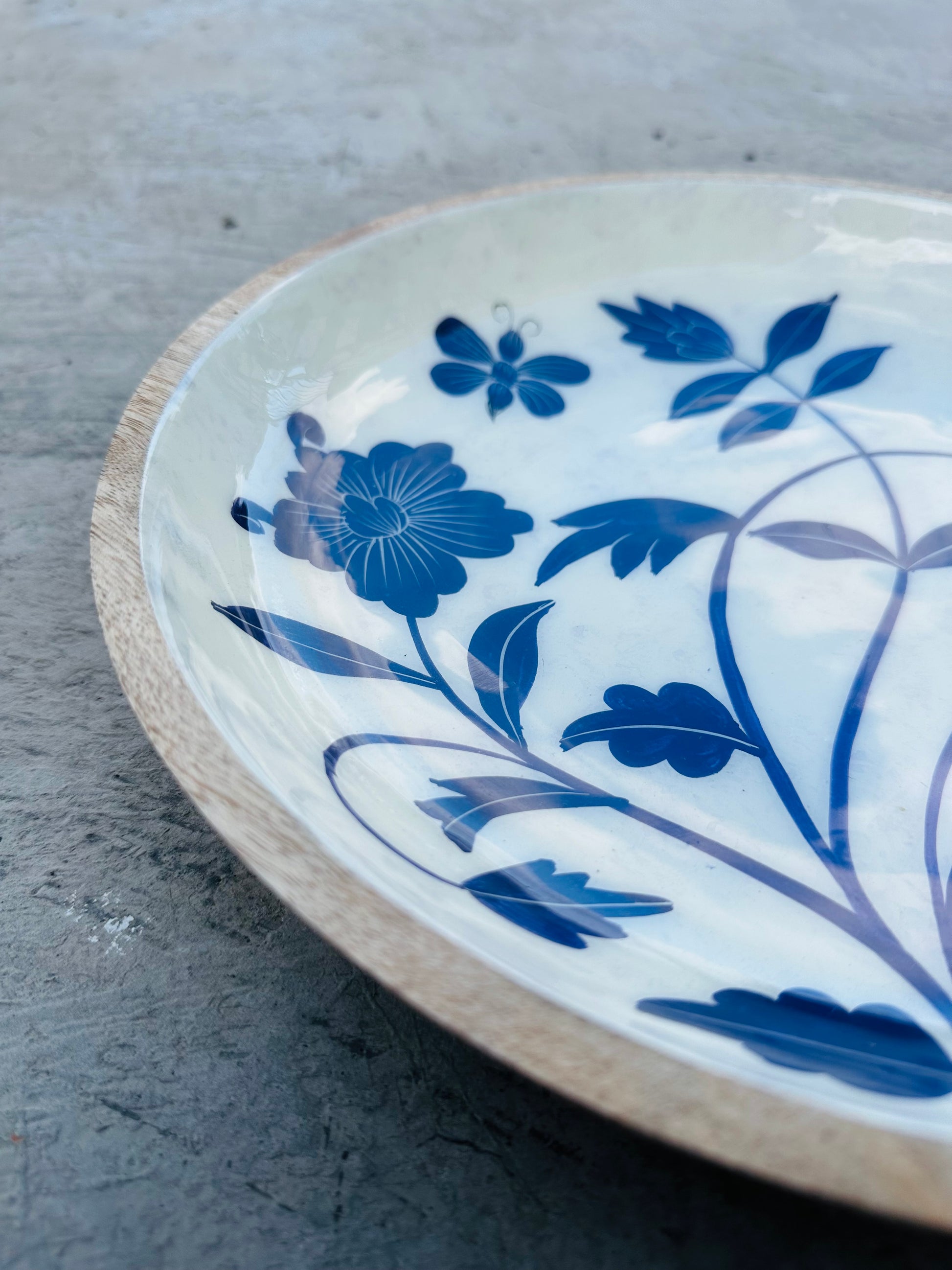 Hand-painted timber platter
Blue floral design platter
Elegant timber serving platter
High-quality timber platter
Artistic floral pattern platter
Charming dining platter
Intricate design tableware
Decorative timber platter
Floral-themed serving platter
Stylish dining platter