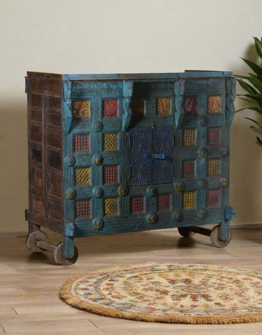Bold in spirit and rich in legacy, the Kamalini Damachiya is a traditional teak wood chest with an artistic twist. 