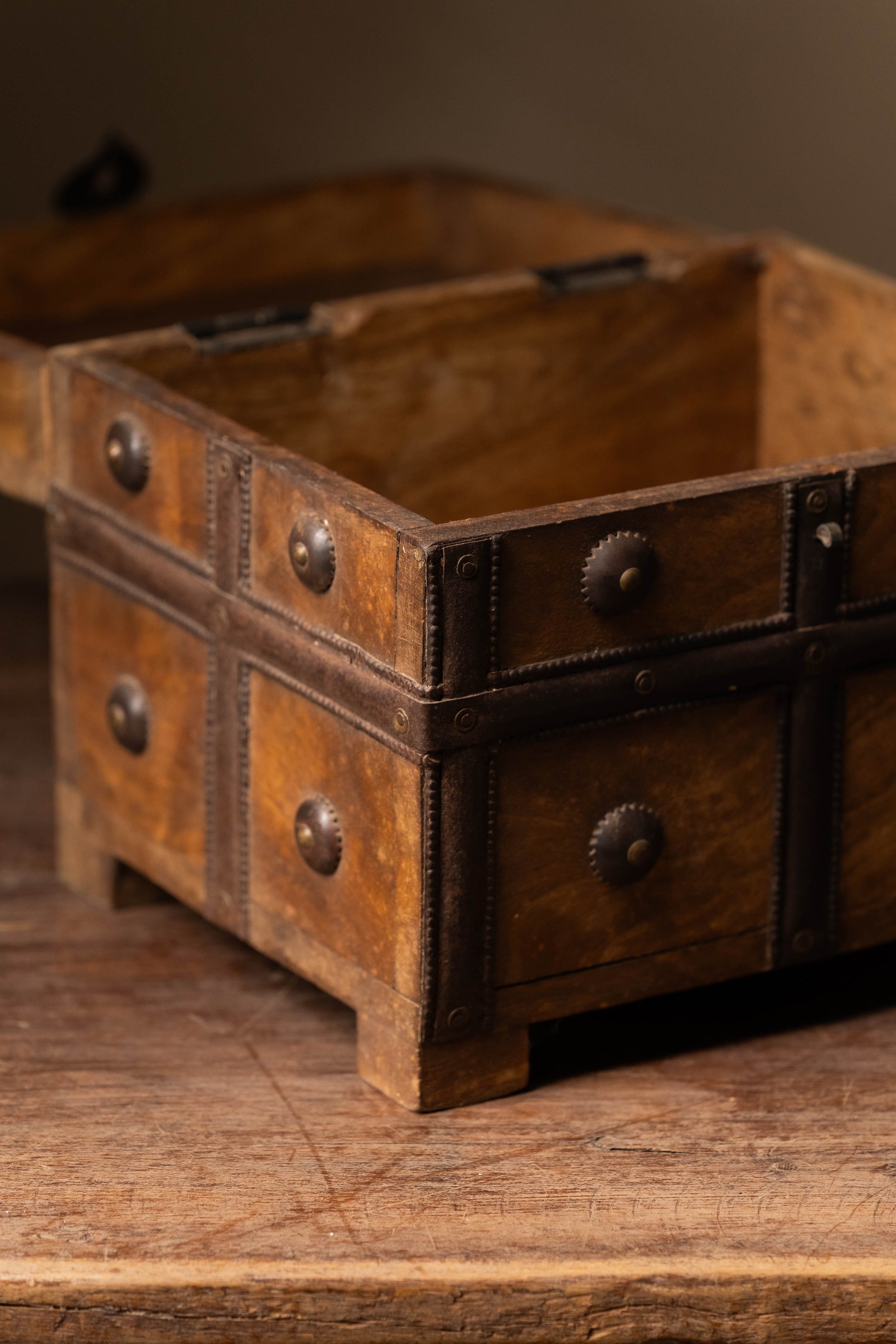 Whether used as a functional organizer or a decorative centerpiece, this chest embodies craftsmanship, heritage, and rustic sophistication.