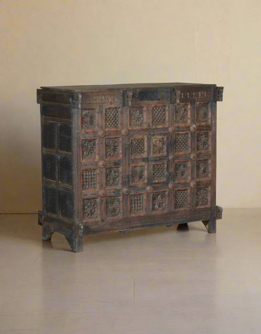 A majestic antique-style storage chest, the Meera Mandala Damachiya&nbsp;is a celebration of heritage and craftsmanship. 