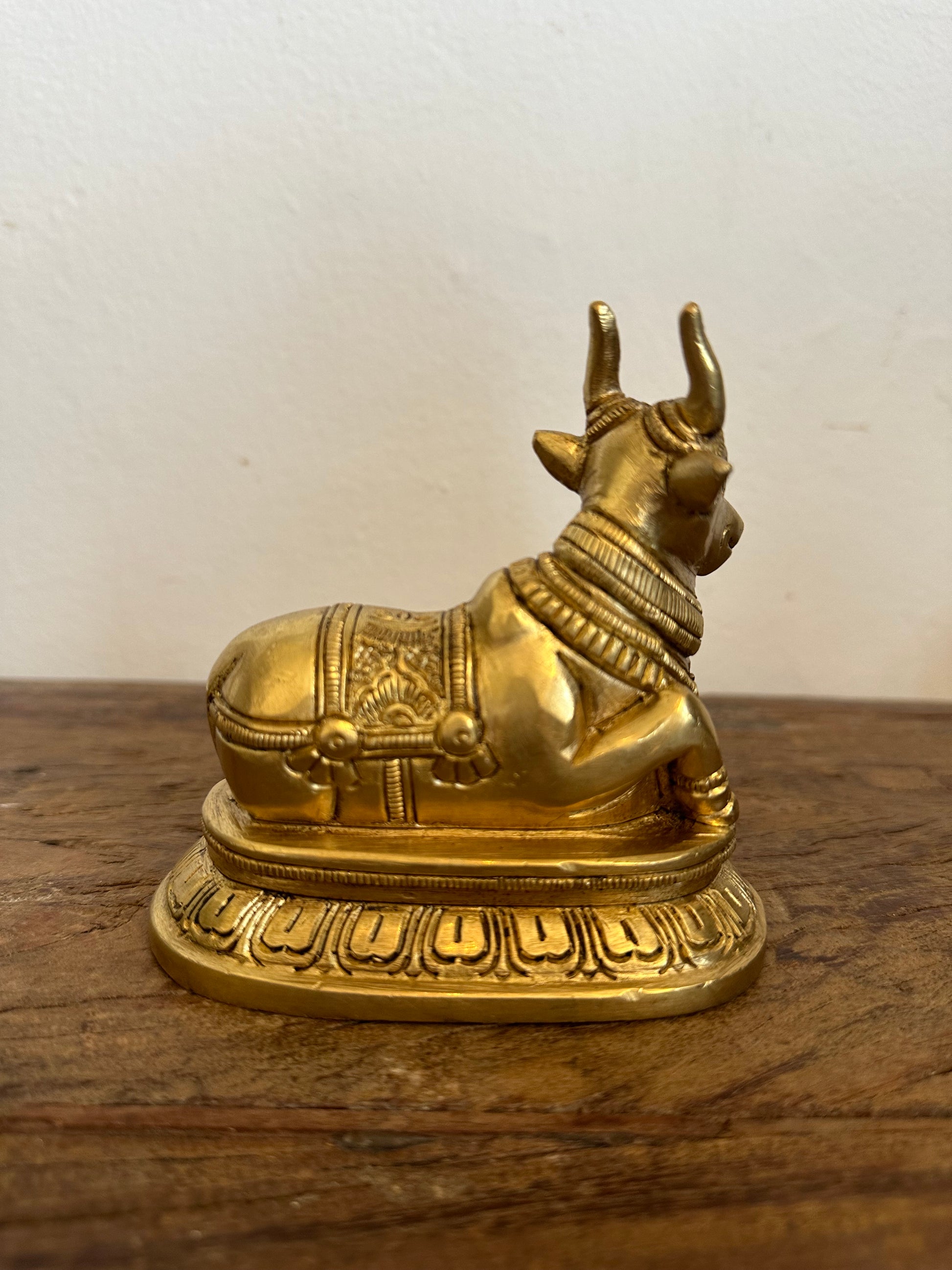 Antique Brass Nandi Idol Nandi Idol for Home Decor Sacred Bull Nandi Hindu Mythology Nandi Lord Shiva's Vahana Nandi Nandi Gatekeeper of Shiva Auspicious Nandi Statue Brass Hindu Deity Statues Nandi Bull Figurine Religious Nandi Idol