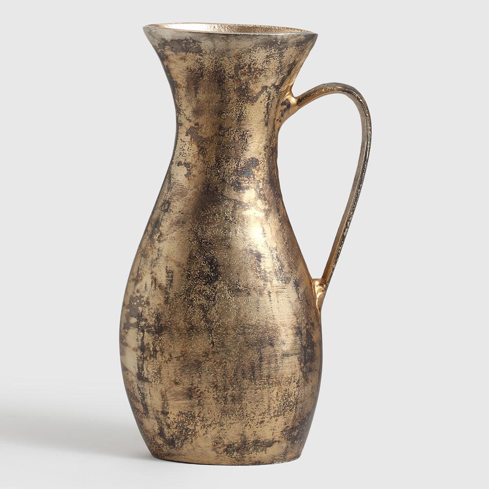 The design strikes the perfect balance between classical allure and modern sophistication.