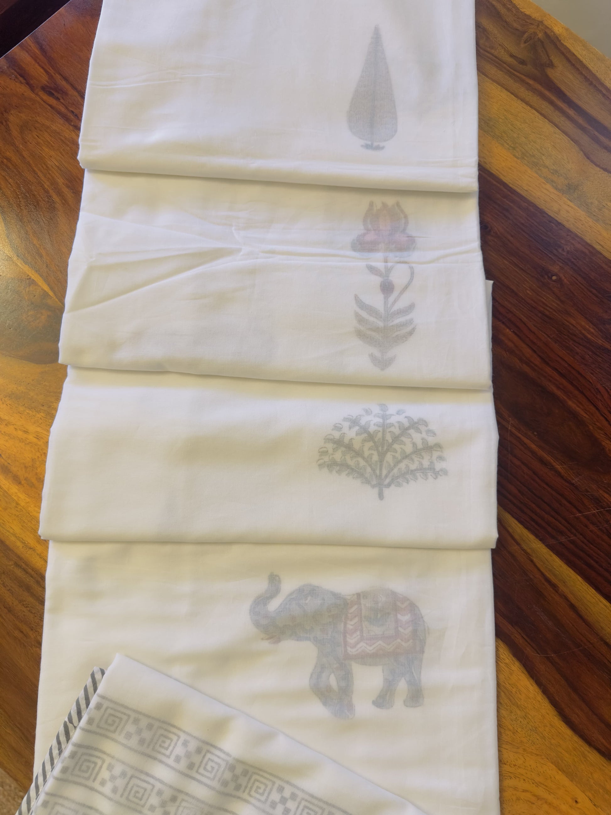 perfect for all seasons. Ideal for cozy naps, layered bedding, or gifting with a cultural touch.