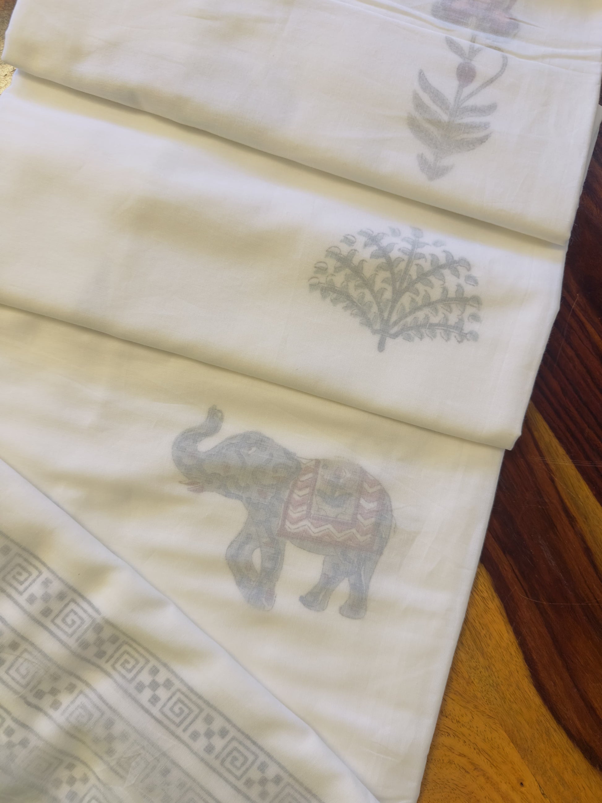 Wrap yourself in soft elegance with the Raj Gaj Dohar, handcrafted from breathable cotton and fine muslin.