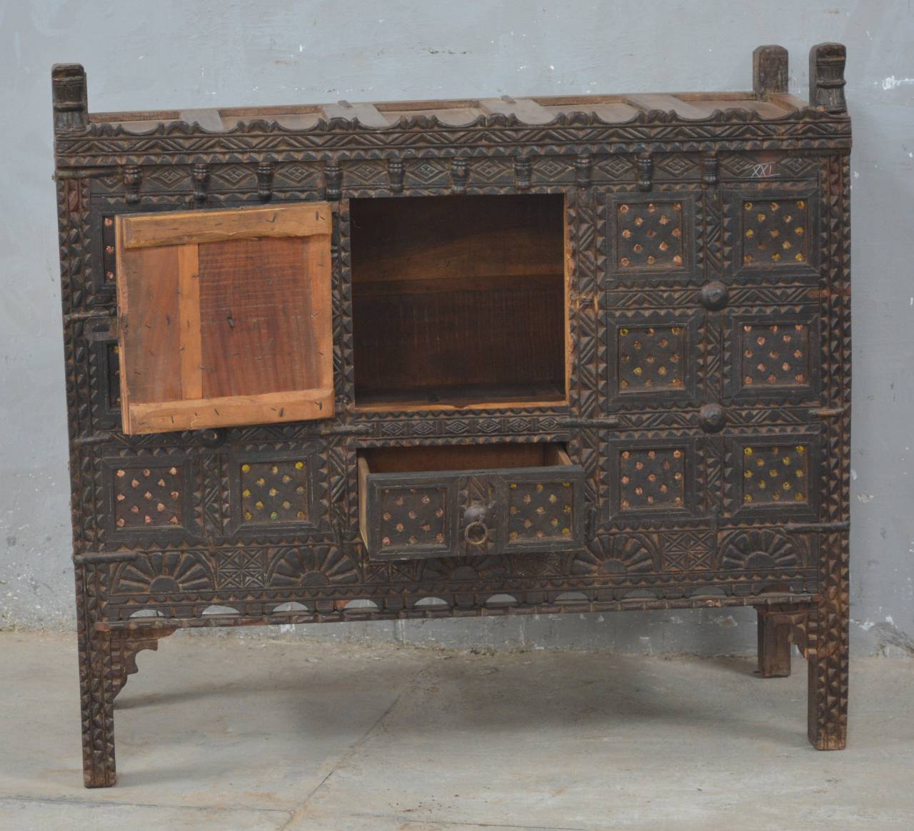 handcrafted with ornate carvings and aged textures, this piece is a stunning reflection of traditional Indian storage trunks once used in royal households.