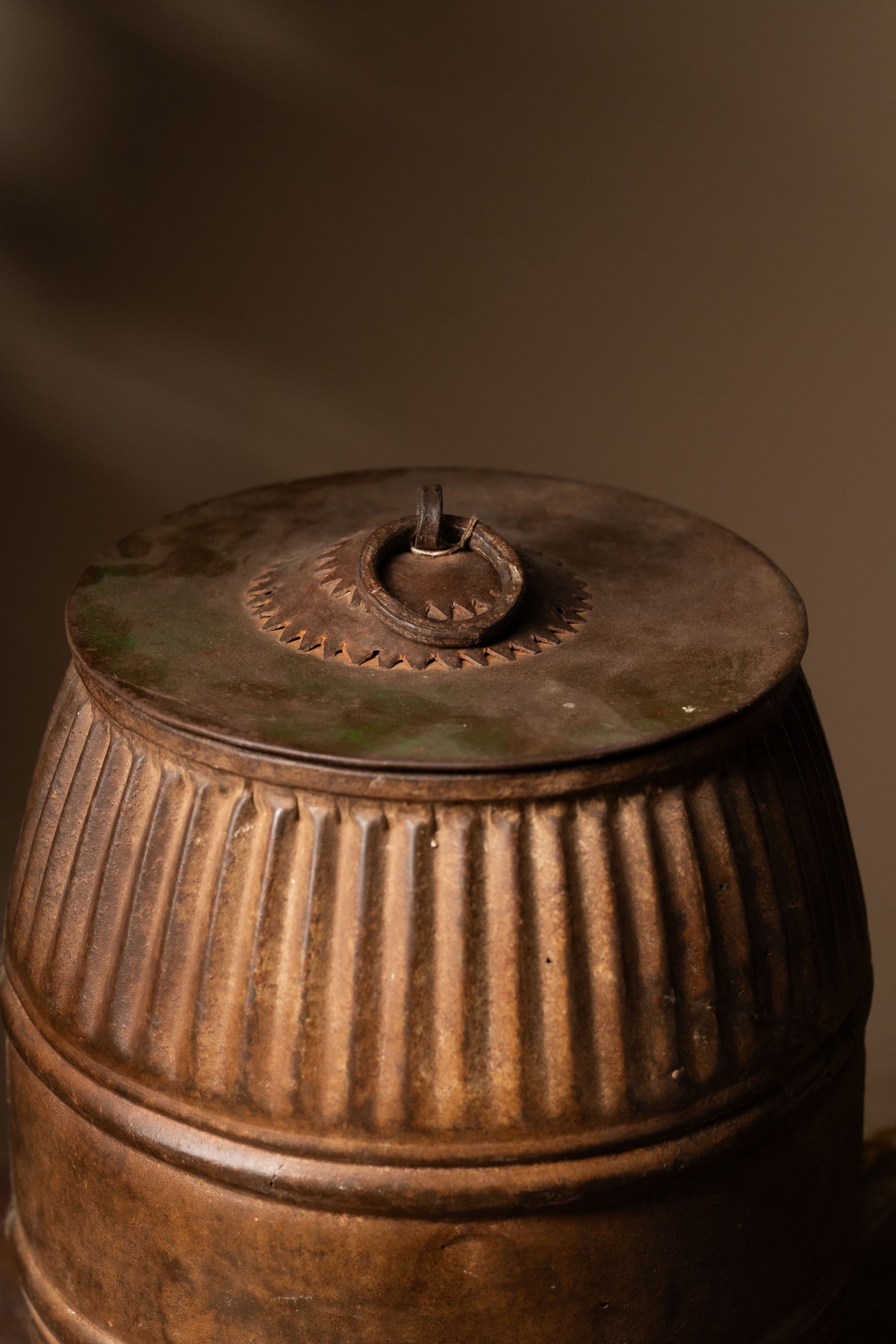 This round iron box is handcrafted with aged iron, ensuring it won't rust and making it perfect for home decor, table decor, and even bedroom decor. 