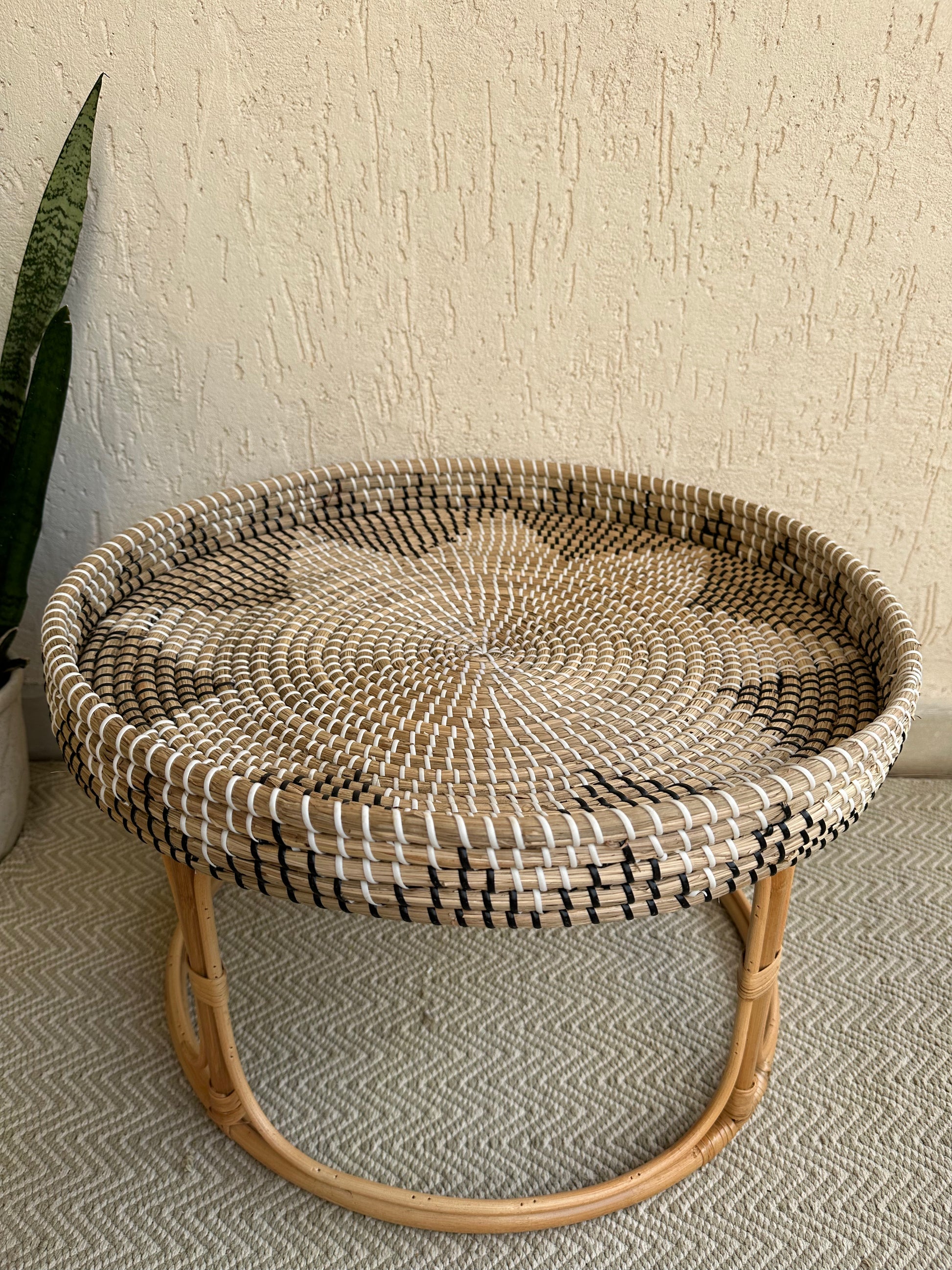 Rattan Round Table Tray Enhance your Dream Home with our curated selection of premium Home Décor items. This beautifully handwoven multi use seagrass and rattan tray table is ideal for bathroom essentials, decorating the coffee table, can be kept beside the bed or sofa and house warming gifts. TESU