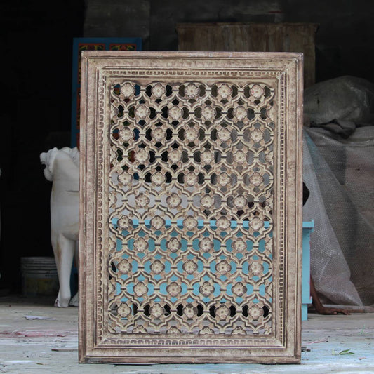 Made from durable and sustainably sourced mango wood, this piece features an intricate floral pattern that reflects the soft serenity of 'Saanjh', the twilight hour when day gently fades into night.