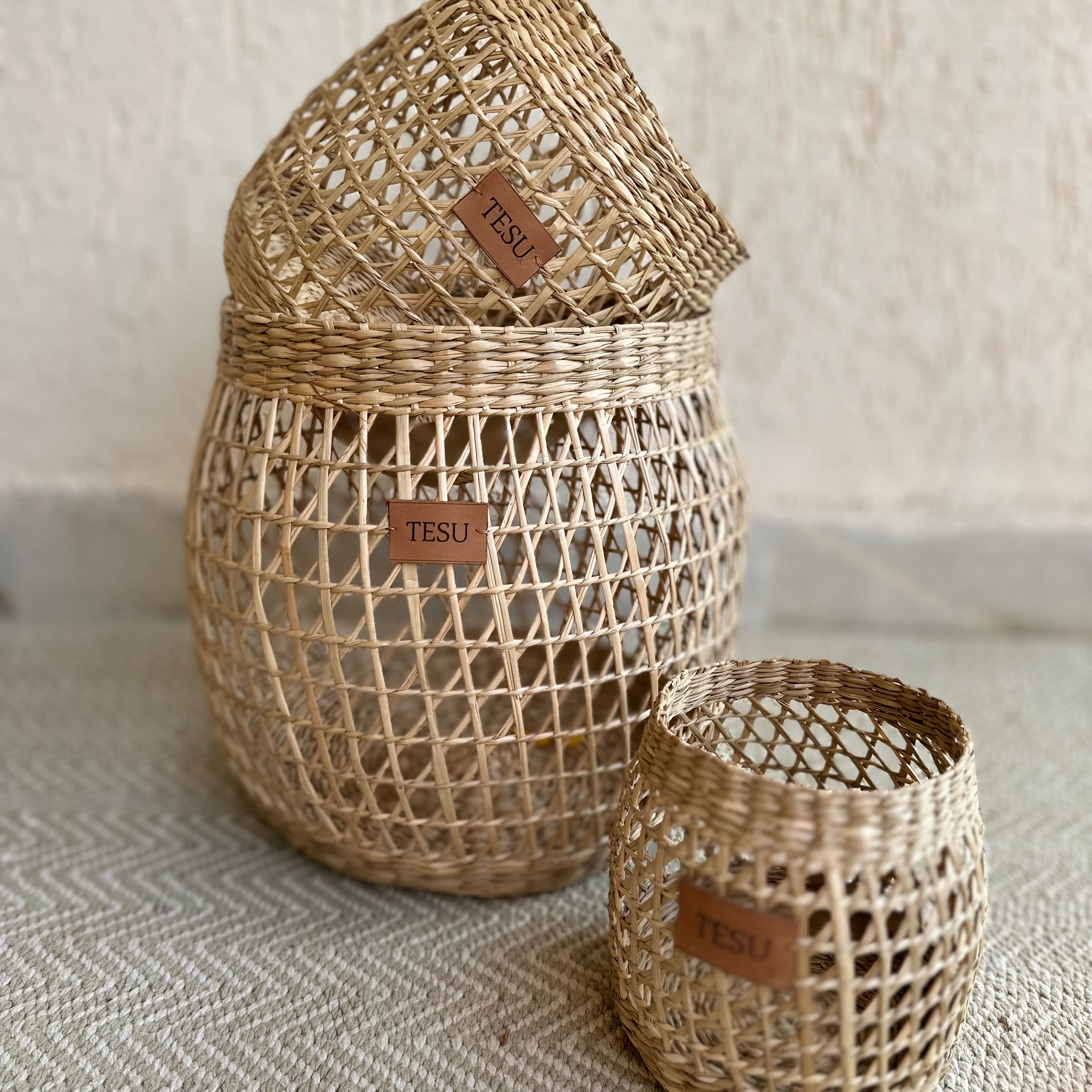 Enhance your Dream Home with our curated selection of premium Home Décor items. Seagrass Plant Holder are perfect for decorating your home, living room decor, bedroom interior touches, beautiful cover pots and much more. Hand-woven by our artisans from sustainable Sea grass these storage baskets are great for storing and have high aesthetic appeal. TESU