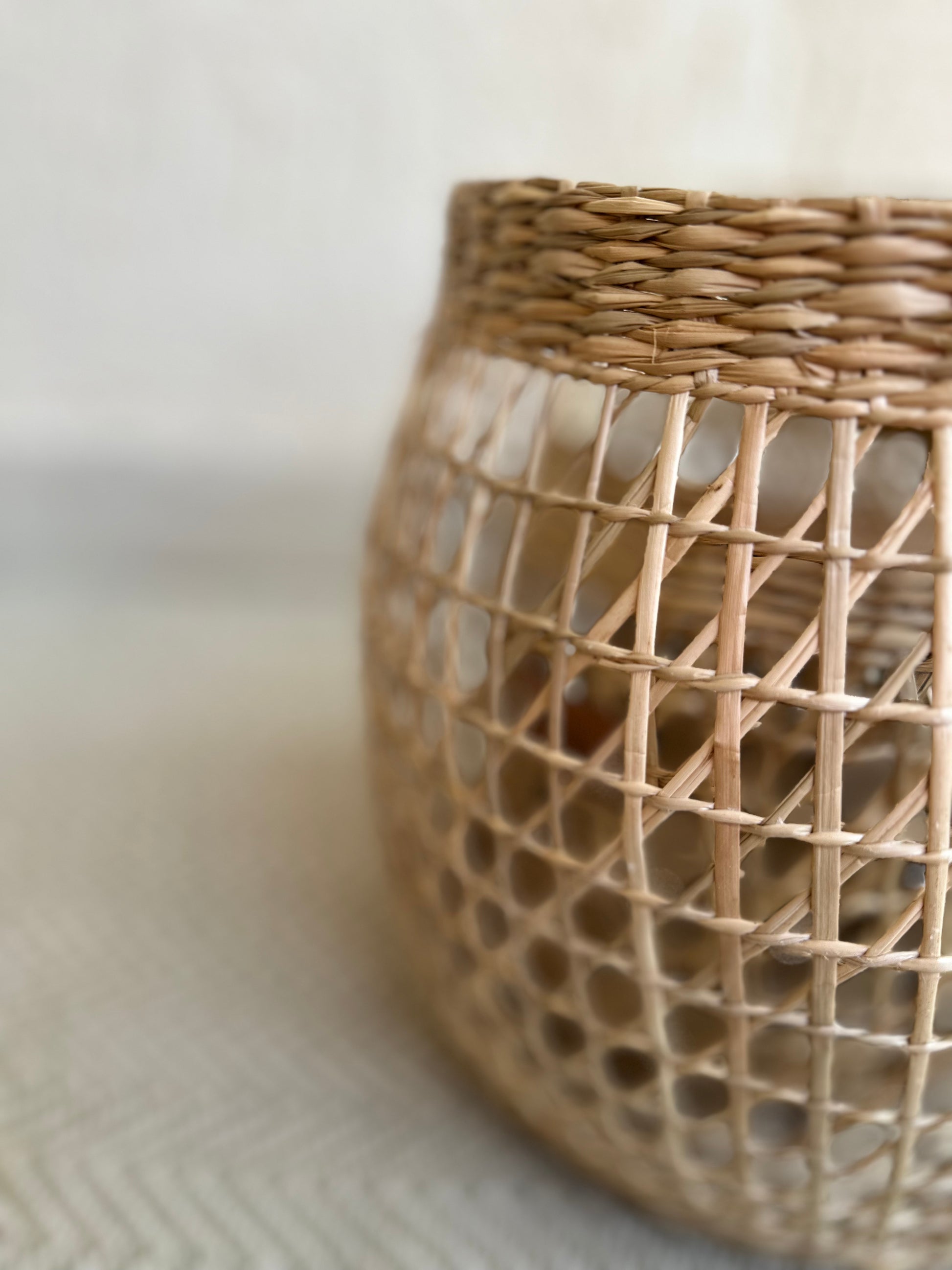 Enhance your Dream Home with our curated selection of premium Home Décor items. Seagrass Plant Holder are perfect for decorating your home, living room decor, bedroom interior touches, beautiful cover pots and much more. Hand-woven by our artisans from sustainable Sea grass these storage baskets are great for storing and have high aesthetic appeal. TESU