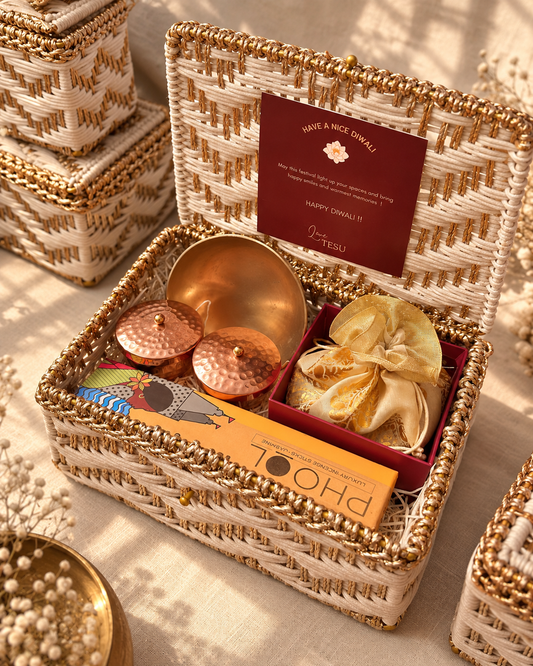 Celebrate the joy of giving with the&nbsp;Suvarna Gift Hamper by Tesu. 