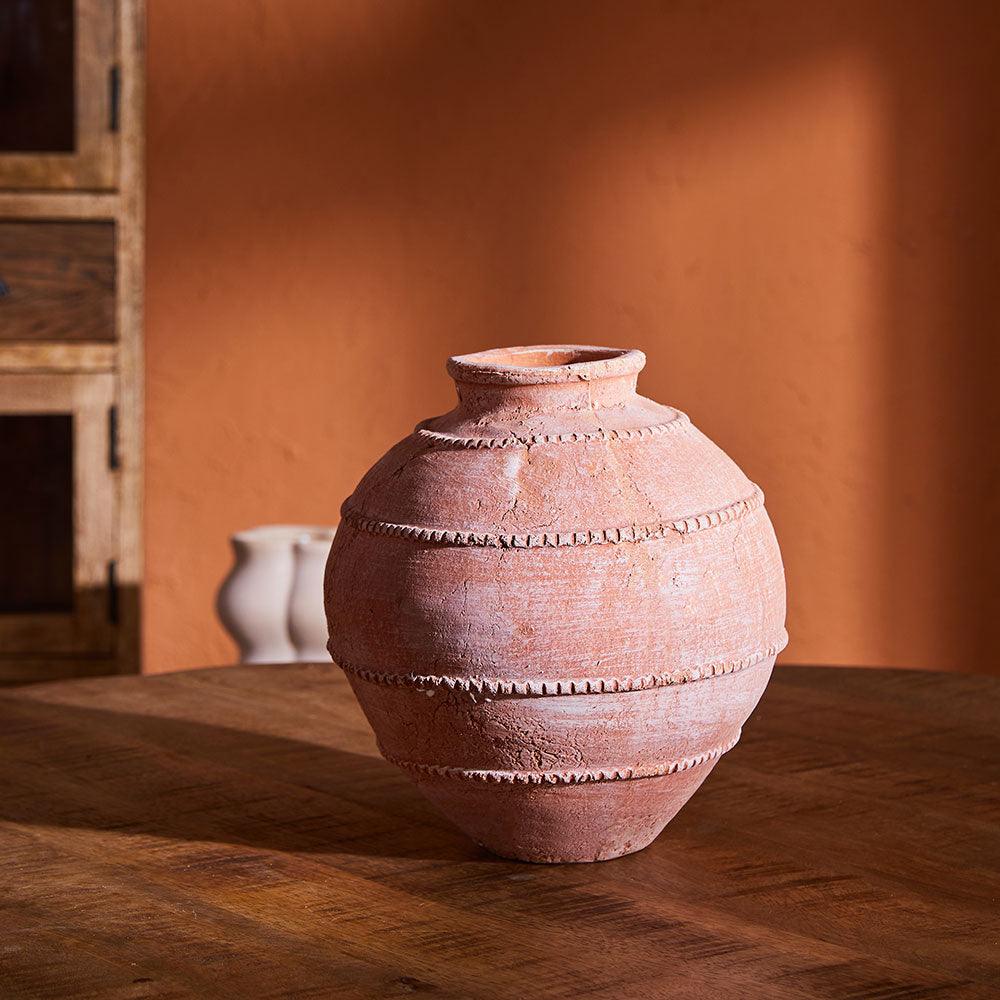 Bring home Terra Touch pots bring an organic, earthy aesthetic that’s hard to replicate with other materials. Their warm tones complement both modern and traditional spaces, making them versatile for any home or garden. 