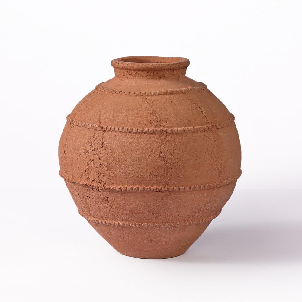 Bring home Terra Touch pots bring an organic, earthy aesthetic that’s hard to replicate with other materials. Their warm tones complement both modern and traditional spaces, making them versatile for any home or garden. 