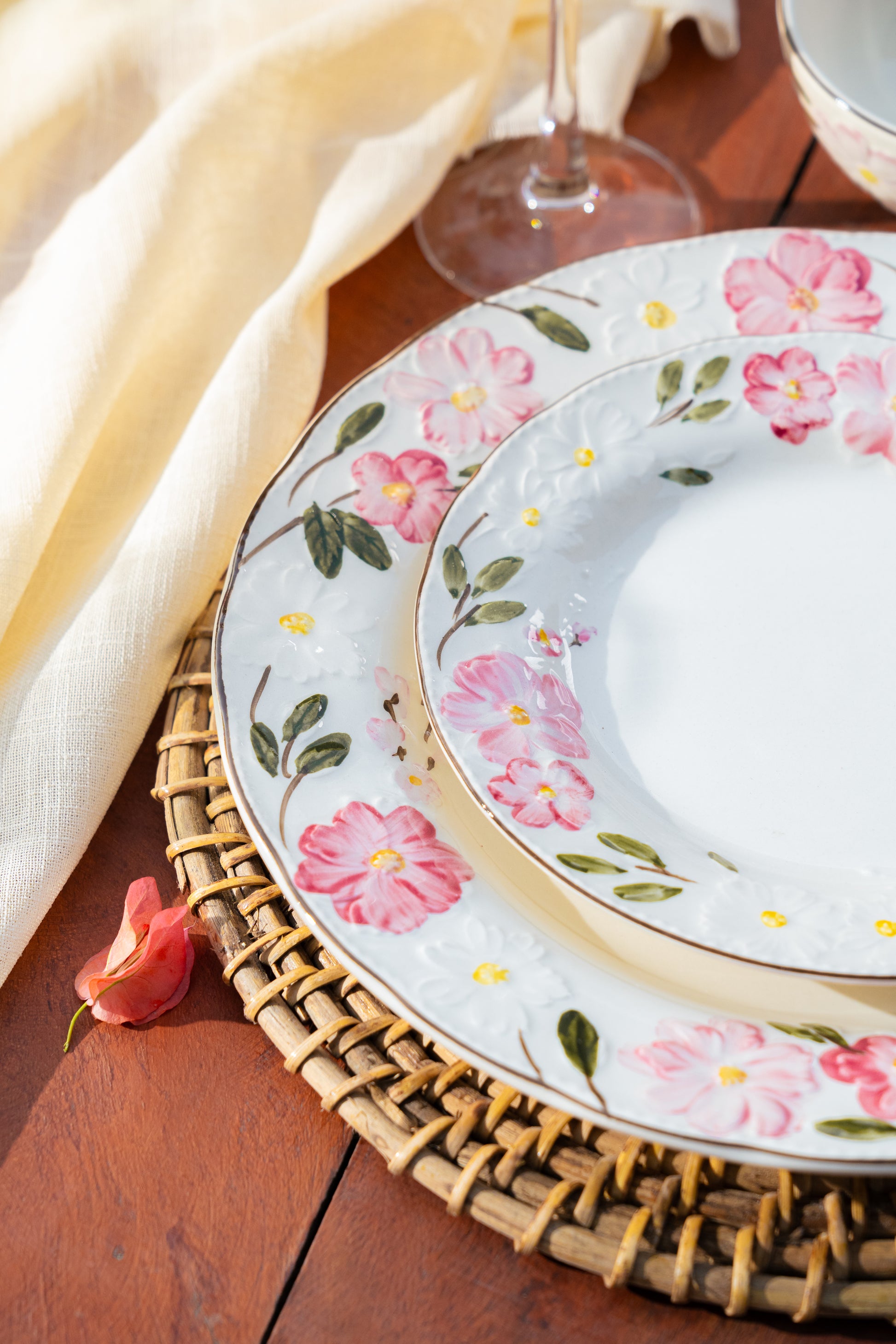 Off-white dinner set Pink flower dinnerware High-quality ceramic set Durability and polished look Nature-inspired elegance Dining experience enhancement Floral pattern tableware Stylish dining set Elegant table setting Special meal presentation, TESU