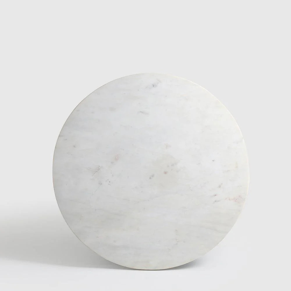 A marble aluminum table combines the elegance of marble with the modern appeal and durability of aluminum.